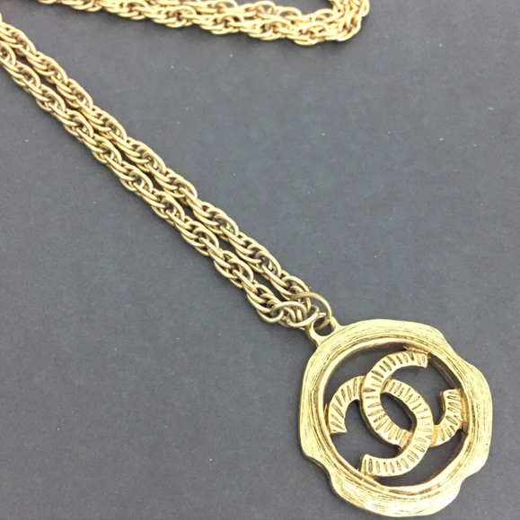 CHANEL CC LOGO GOLD TONE NECKLACE - Picture 5 of 12
